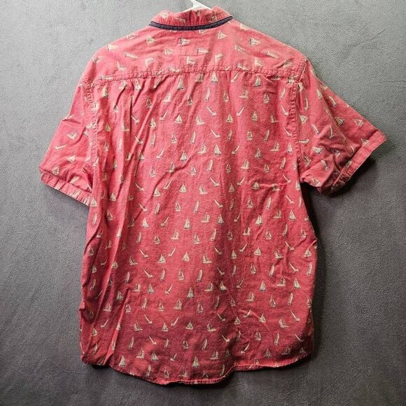 Cactus Man Slim Fit Shirt Mens Size XL Red Sailboat Print Short Sleeve Button Up - Picture 8 of 10